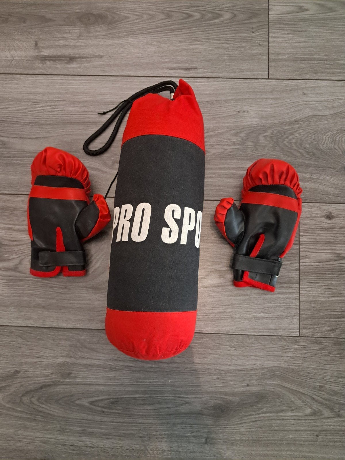 kinder boks zak met 2 handschoenen, Kinderen en Baby's, Ophalen, Zo goed als nieuw, Jongen of Meisje