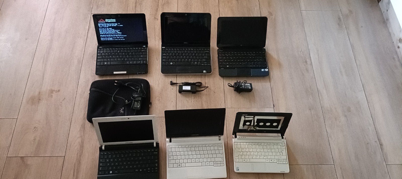 Partij Mini pc Netbooks – 6 Stuks + 3 Opladers | Retro, Ophalen, Gebruikt