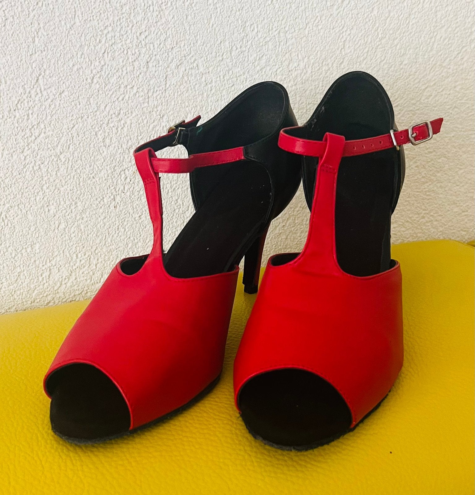 Latijnse dansschoenen in maat 42, Ophalen of Verzenden, Zo goed als nieuw, Rood
