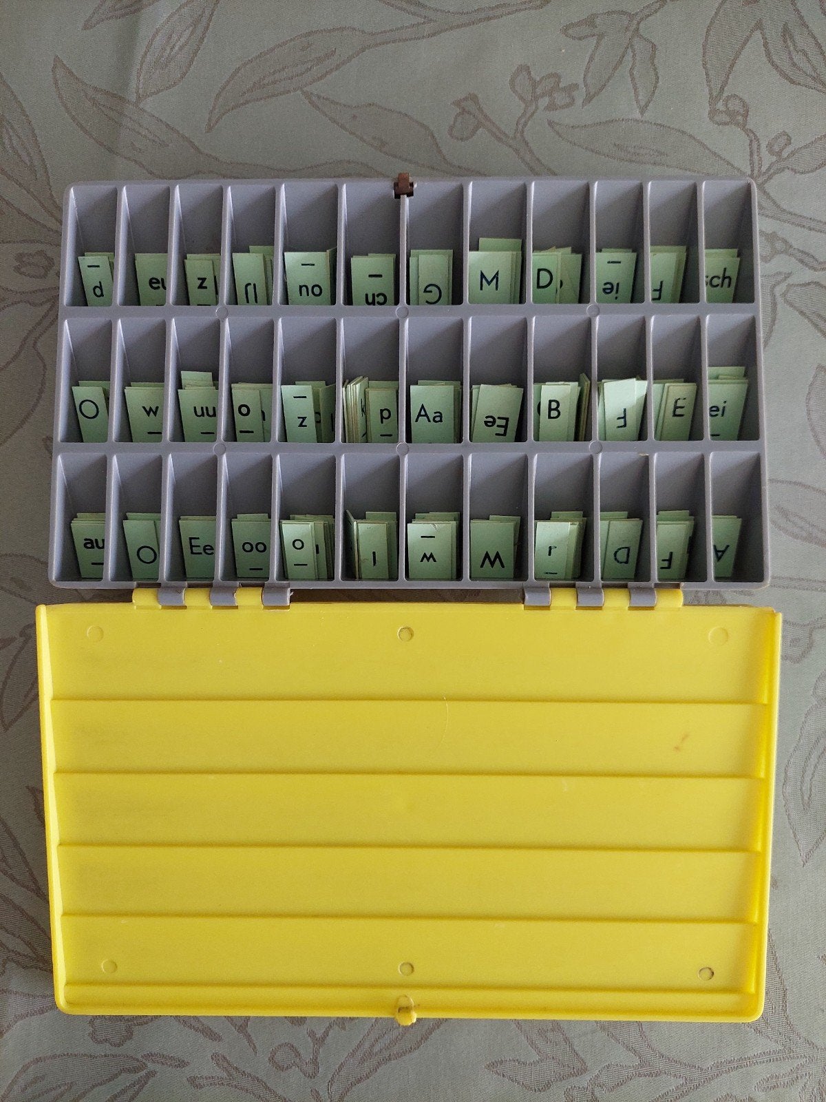 Vintage - letterbak /  reken-lesmateriaal - Lagere School, Ophalen of Verzenden, Gelezen