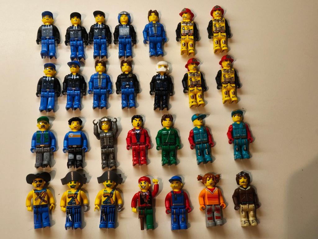 28 Lego poppetjes diverse sets, Gebruikt, Lego, Ophalen of Verzenden, Minifiguur