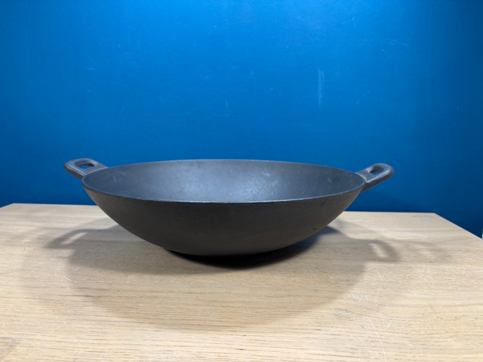 Gietijzeren wok, Huis en Inrichting, Keuken | Potten en Pannen, Gietijzer, Geen, Ophalen of Verzenden, Zo goed als nieuw