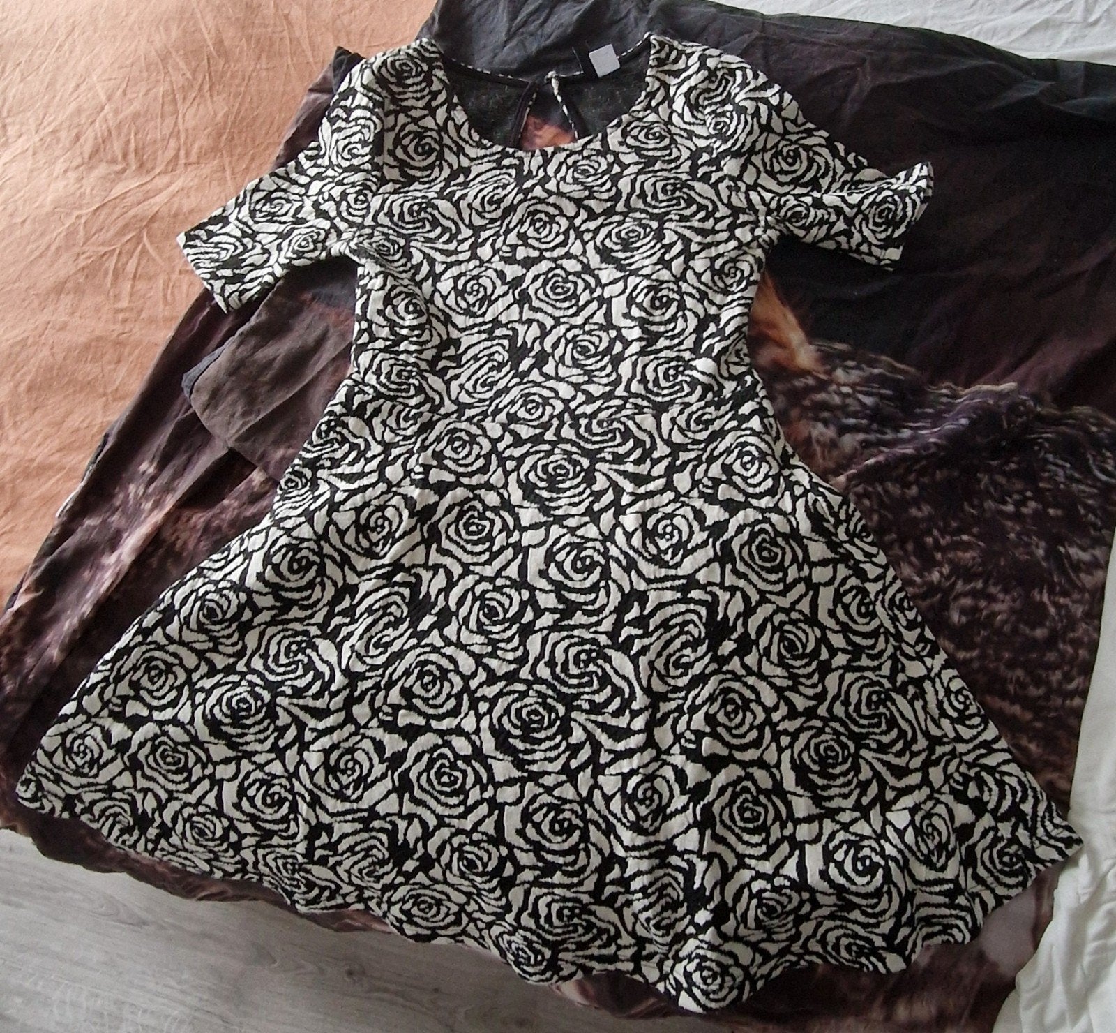 Jurkje met roosjes, Kleding | Dames, Jurken, Beige, H&M Divided, Ophalen of Verzenden, Zo goed als nieuw