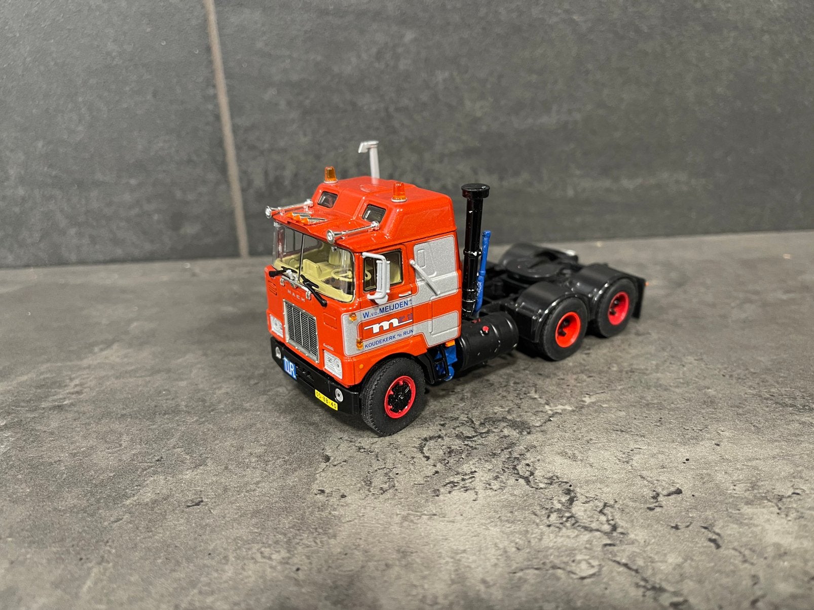 Leuke WSI samengestelde Mack F 700 6x4 in nette staat, Hobby en Vrije tijd, Modelauto's | 1:50, Ophalen of Verzenden, Zo goed als nieuw