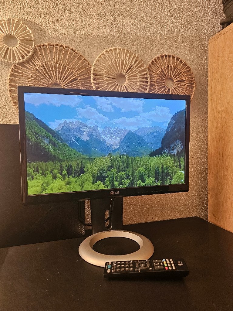 LG 22" Full HD TV Monitor / PC Monitor, Ophalen, LG, AOC, Full HD, Zo goed als nieuw