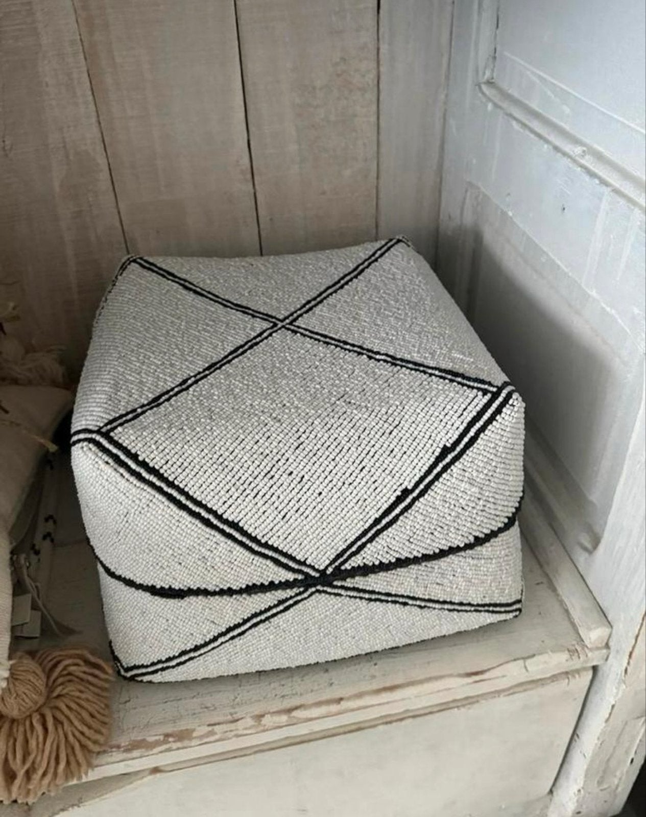 Unieke Kralenmand/Offermand - Wit met Zwart Patroon, Ophalen, Meerkleurig, Overige materialen, Oosters
