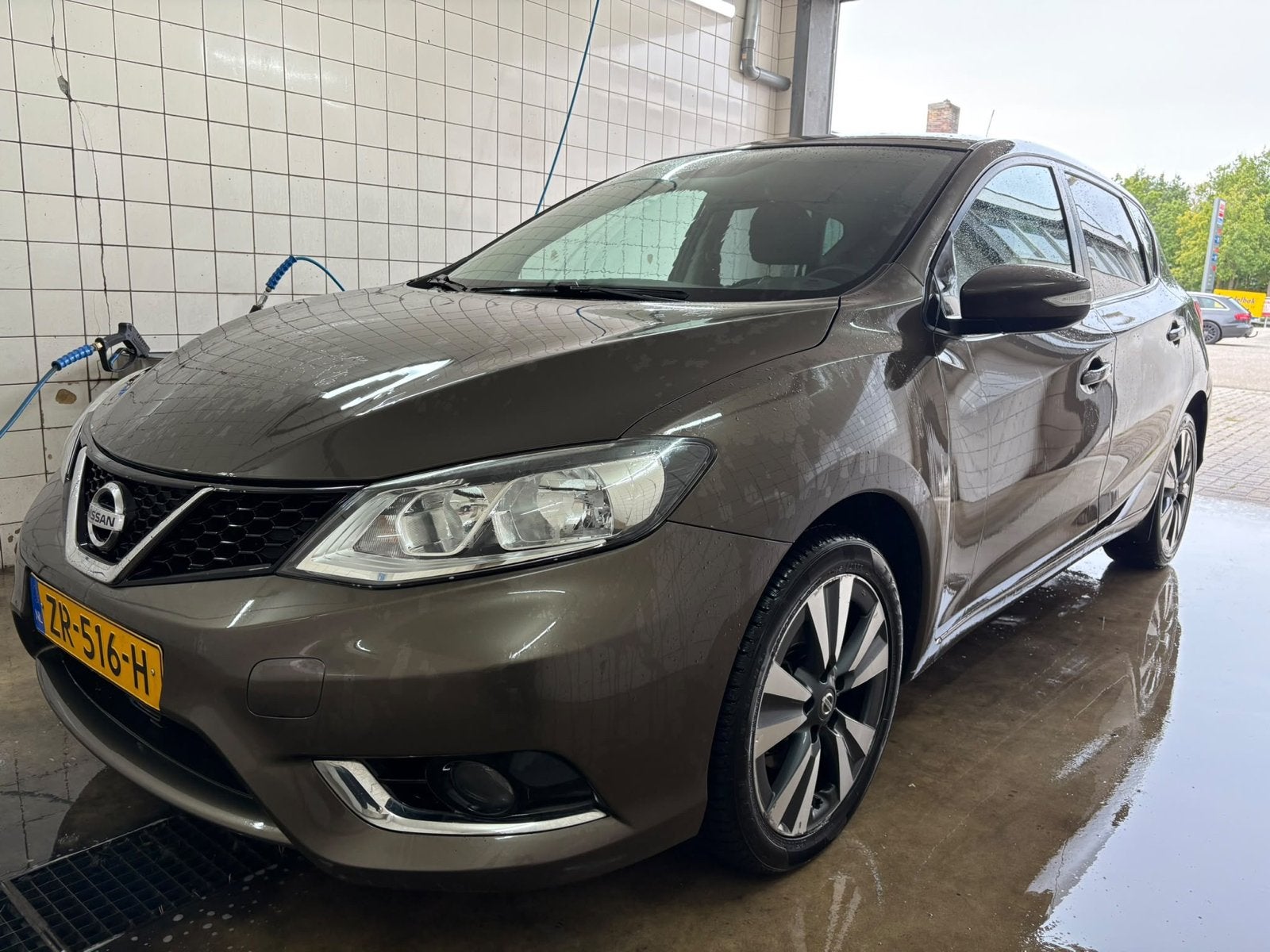 Nissan Pulsar 1.2 automaat / camera / navi / trekhaak, 4 cilinders, Bruin, 1180 kg, 115 pk