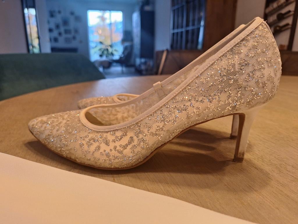 Tamaris trouwschoenenmet Glitters en kraaltjes - Maat 39, Tamaris, Pumps, Beige, Ophalen of Verzenden