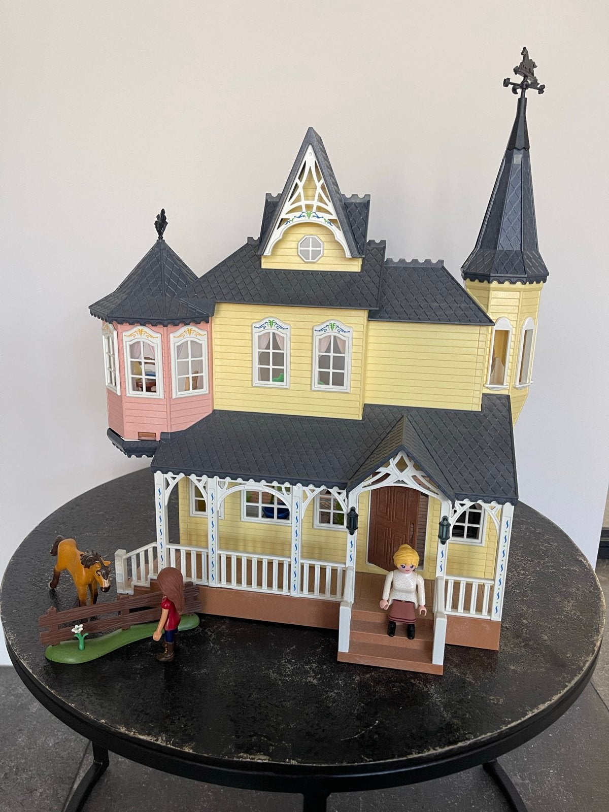Playmobil Spirit huis, 4 stallen en school (70121, 9475, 703, Ophalen, Gebouw, Complete set, Zo goed als nieuw
