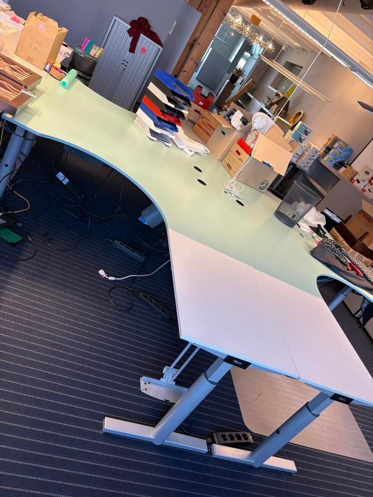 Gispen bureau’s., Ophalen, Zo goed als nieuw