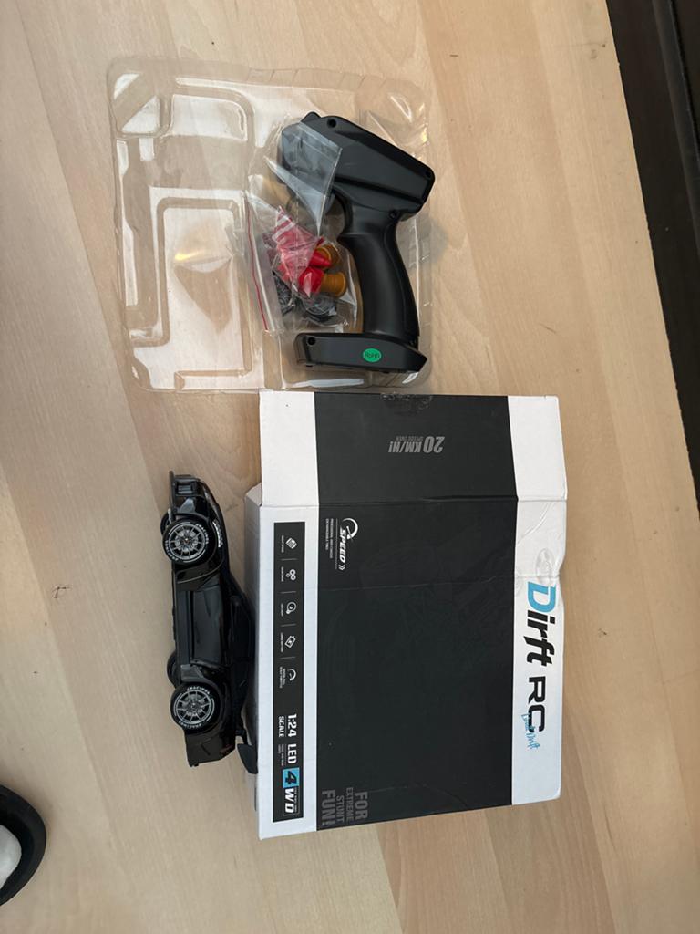 Drift RC auto met extra bandjes en pilonnen, Elektro, Ophalen of Verzenden, Zo goed als nieuw, Auto onroad