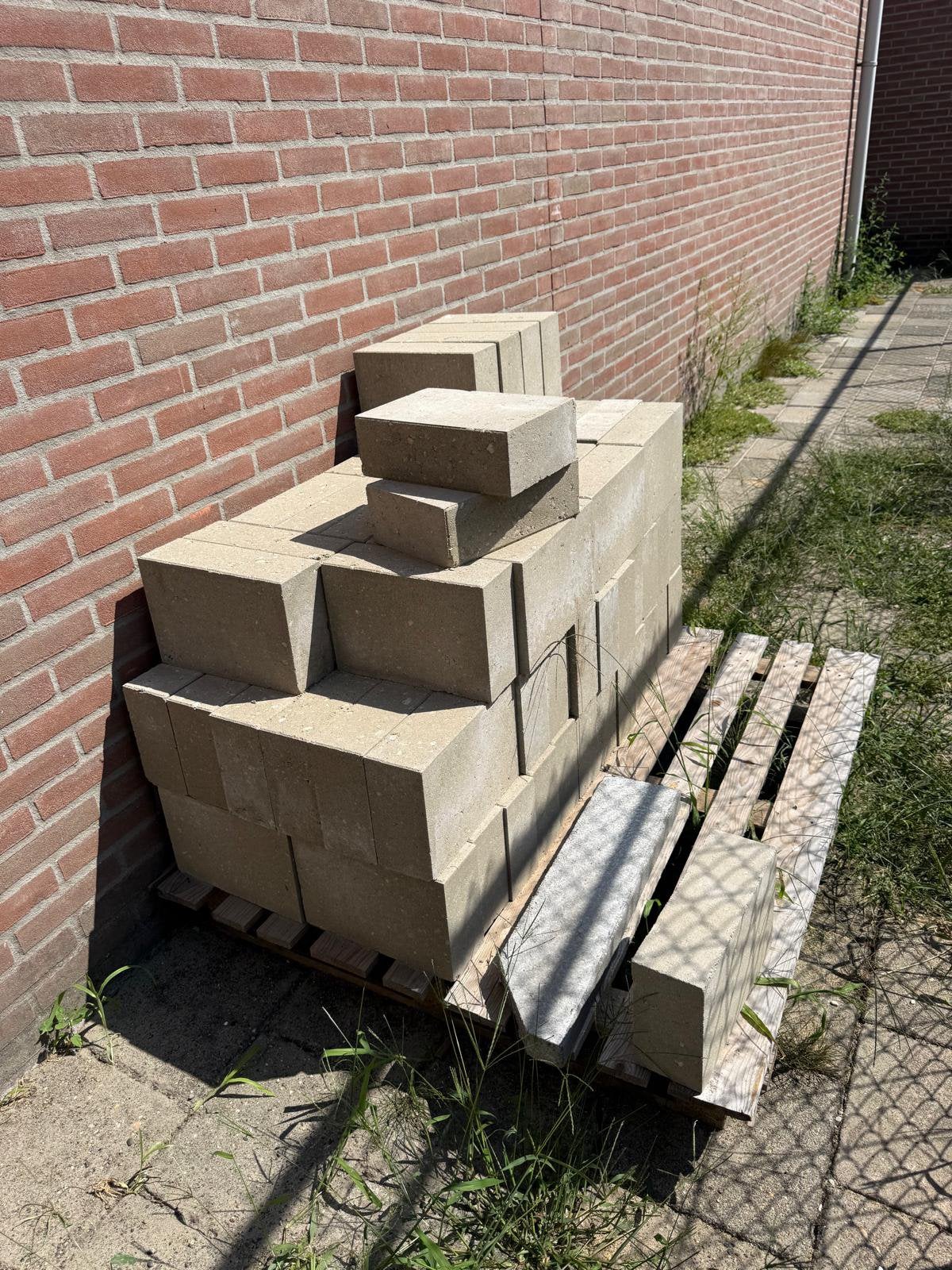 300 stuks beton blokken 30x10x20, Ophalen, Zo goed als nieuw, Beton