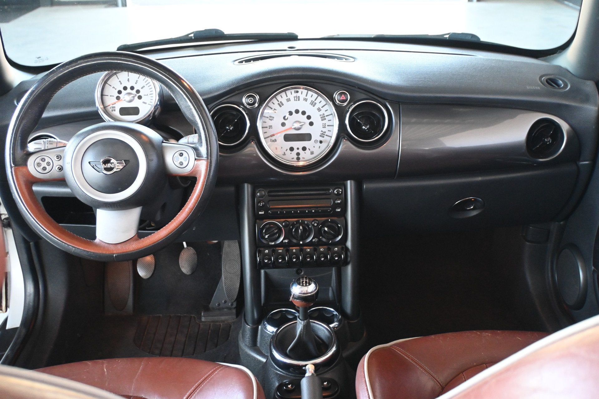 MINI Cabrio 1.6 One Sidewalk Cabrio Airco Cruise Lichtmetaal, Auto's, Gebruikt, Huisgarantie, 4 cilinders, 4 stoelen