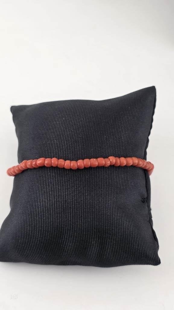 Bloedkoralen armband met gouden slot                     D61, Sieraden, Tassen en Uiterlijk, Ophalen of Verzenden, Overige materialen