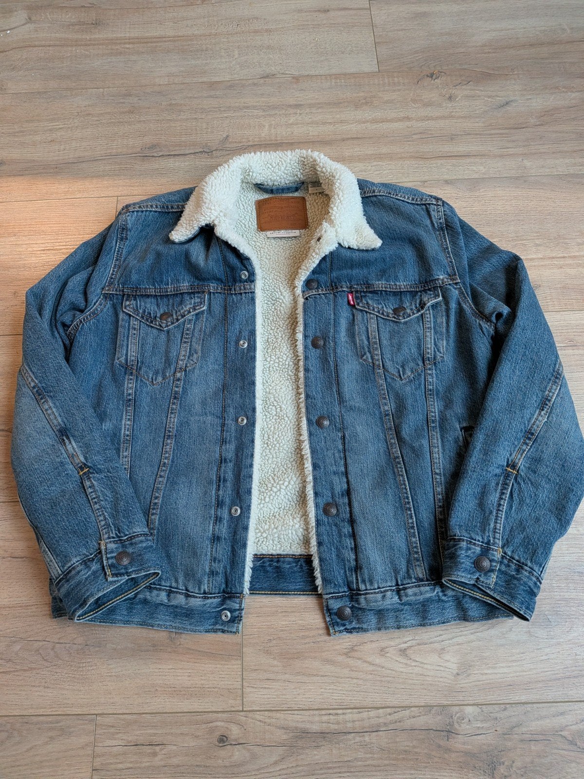 Blauwe Levi's spijkerjas met teddy voering - maat M, Levi's, Ophalen of Verzenden, Zo goed als nieuw, Maat 48/50 (M)