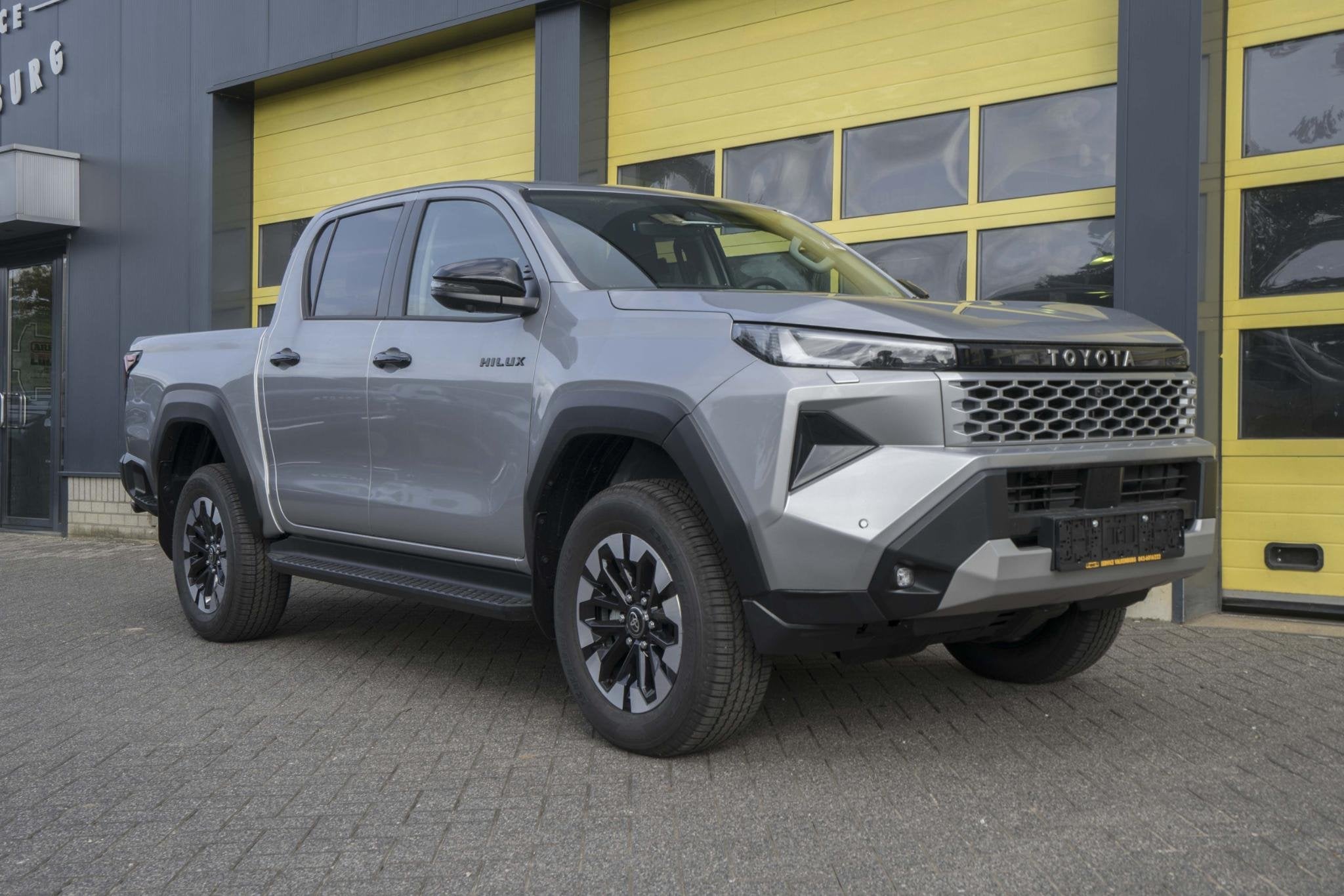 Toyota HiLux Toyota Hilux 2.8 D-4D MHEV Double Cab Style, Auto's, Automaat, 2165 kg, 4 cilinders, 10 km/l