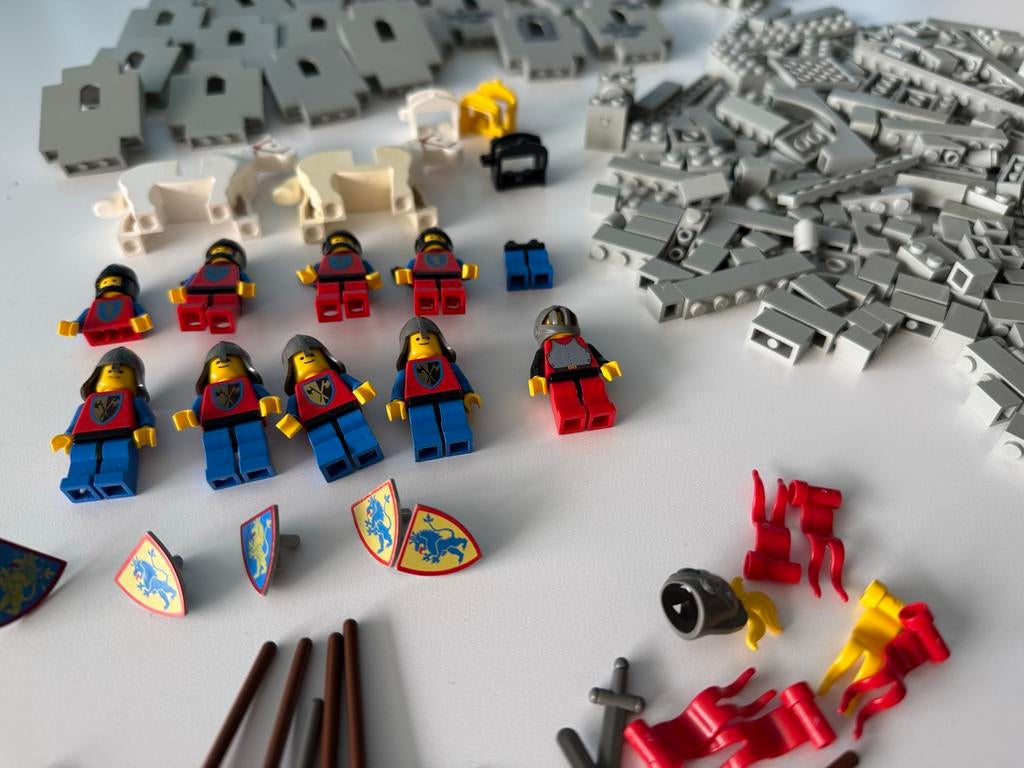 Lego Vintage Castle ridders en onderdelen (oa 6067 en 6080), Kinderen en Baby's, Speelgoed | Duplo en Lego, Inclusief minifiguren