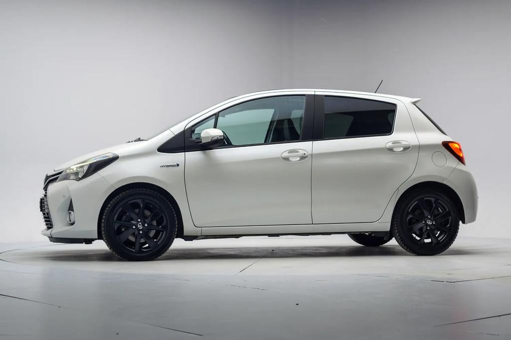 Toyota Yaris 1.5 Hybrid Dynamic [ Panorama Navi Camera Clima, Automaat, Gebruikt, 4 cilinders, 1070 kg