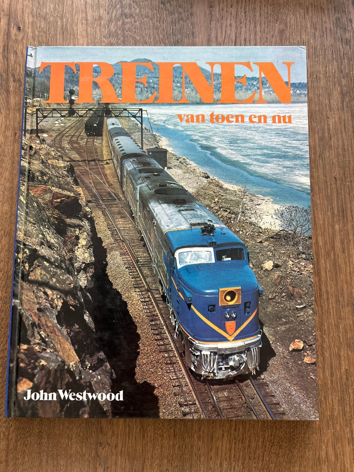 Treinen van toen en nu - John Westwood, Boeken, Ophalen of Verzenden, Zo goed als nieuw, Overige onderwerpen