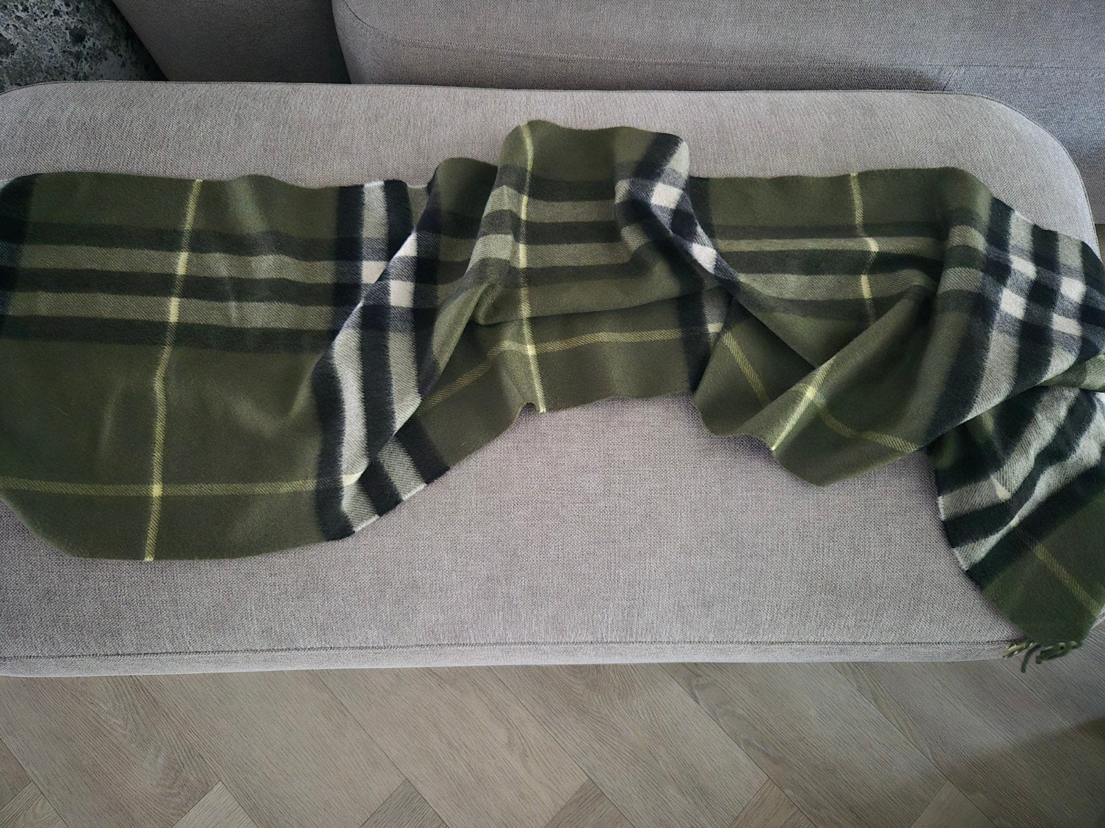 Prachtige kasjmier sjaal - legergroen/forestgreen met zwart, Ophalen of Verzenden, Zo goed als nieuw, Sjaal