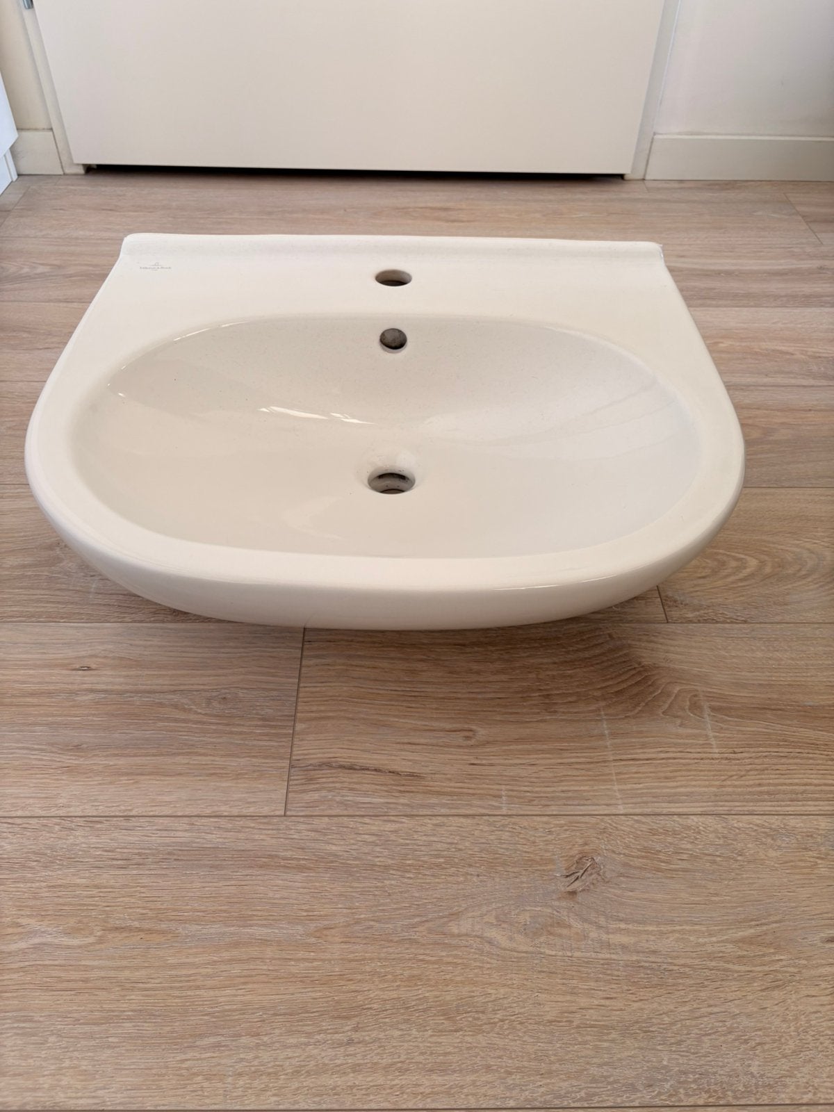 Wastafel Villeroy & Boch, Huis en Inrichting, Badkamer | Badkamermeubels, Ophalen, 50 tot 100 cm, Zo goed als nieuw, Minder dan 100 cm
