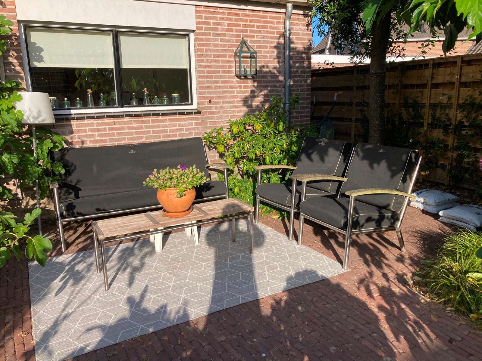 Loungeset met bank en twee stoelen - kussens te bekleden, 4 zitplaatsen, Gebruikt, Ophalen of Verzenden, Bank