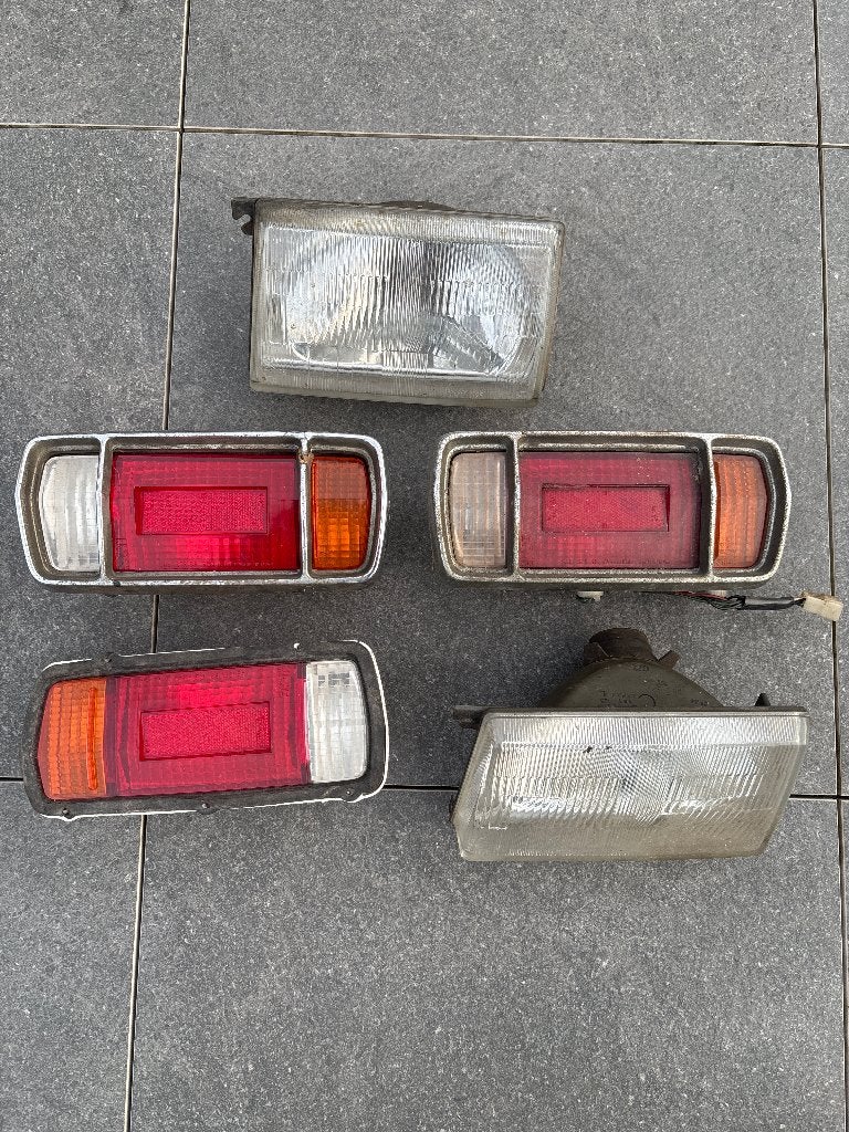 Partij klassieke autoverlichting – Datsun 1200 (B110), Ophalen