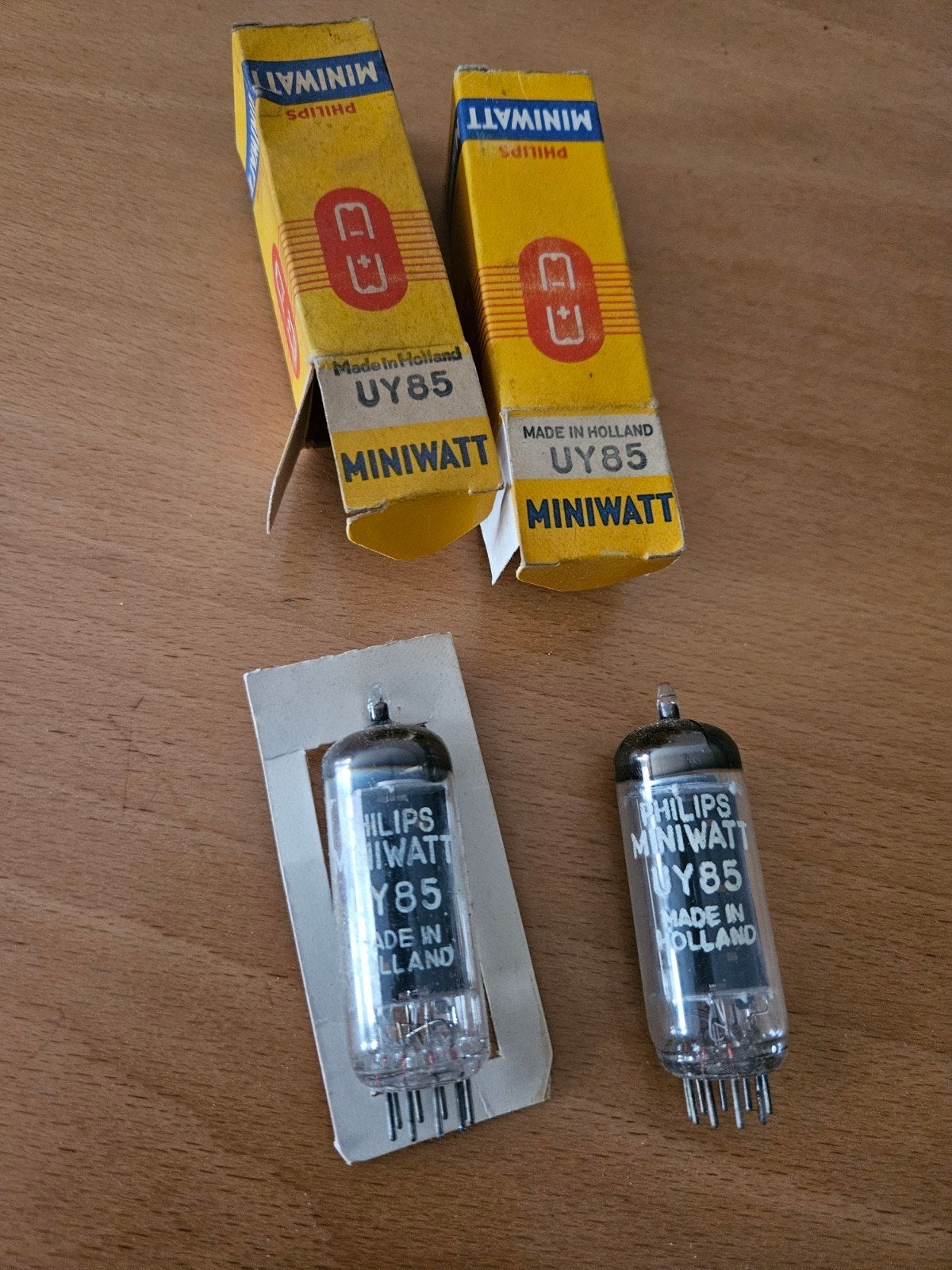 Philips Miniwatt UY85 buizen (2 stuks), Ophalen of Verzenden