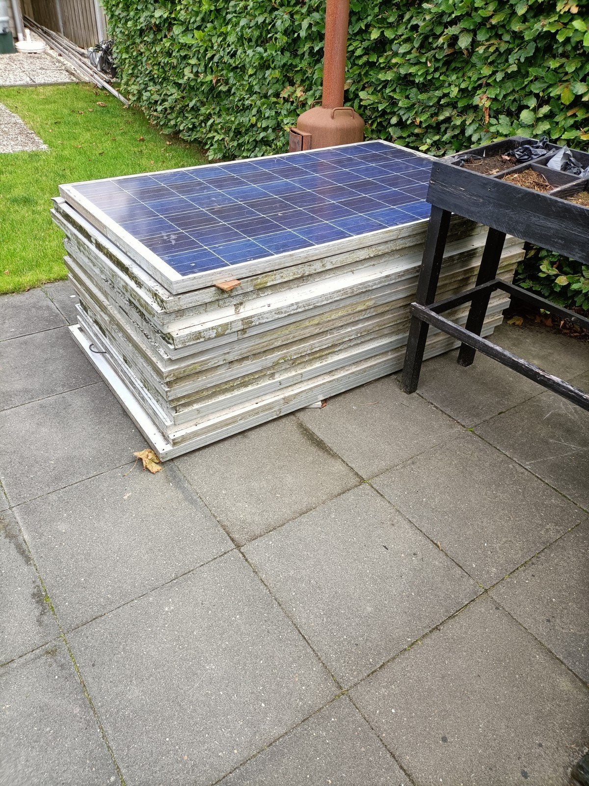 16 gebruikte zonnepanelen van 10 jaar oud., Doe-het-zelf en Verbouw, Ophalen, Gebruikt, Compleet systeem