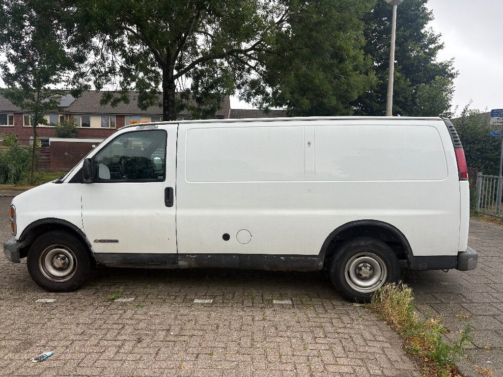 Chevrolet Express 2500 100% perfect met kapotte koppakking, Auto's, Bestelauto's, Particulier, Achteruitrijcamera, Bluetooth, LED verlichting
