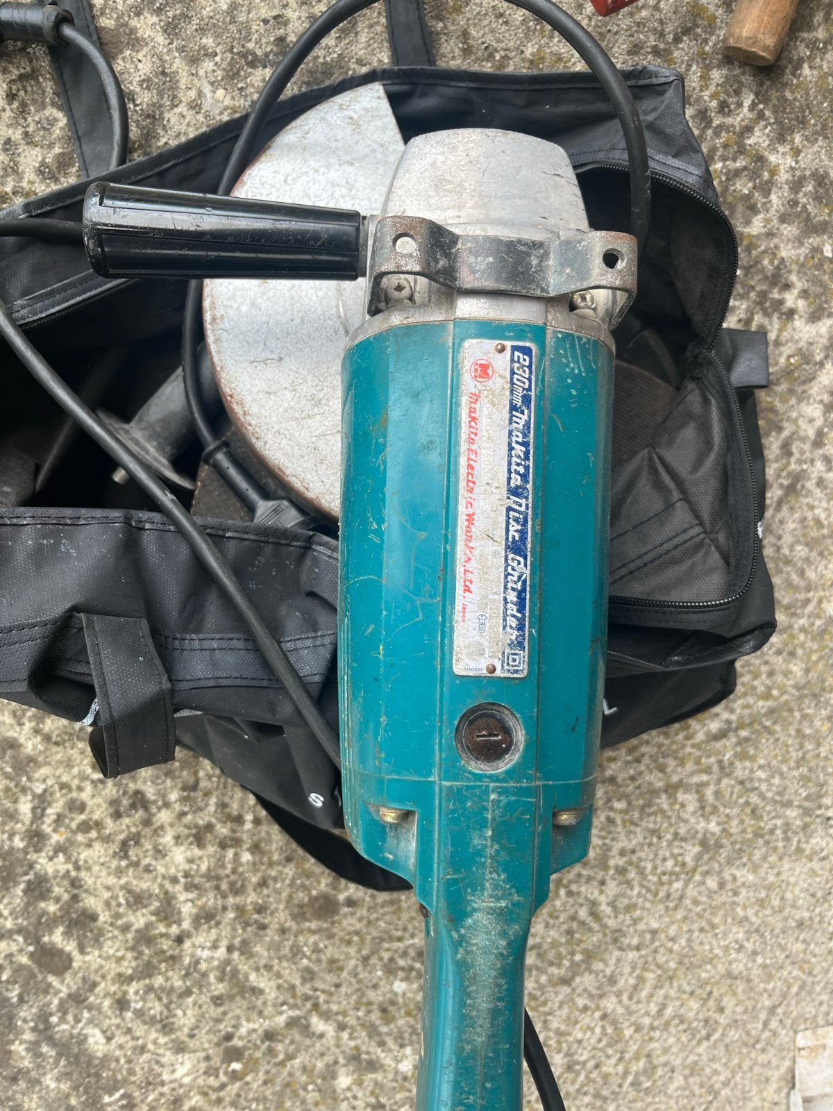 Makita 230mm Haakse Slijpmachine - Gebruikt, Doe-het-zelf en Verbouw, Ophalen, Gebruikt, 1000 watt of meer, Haakse handslijpmachine