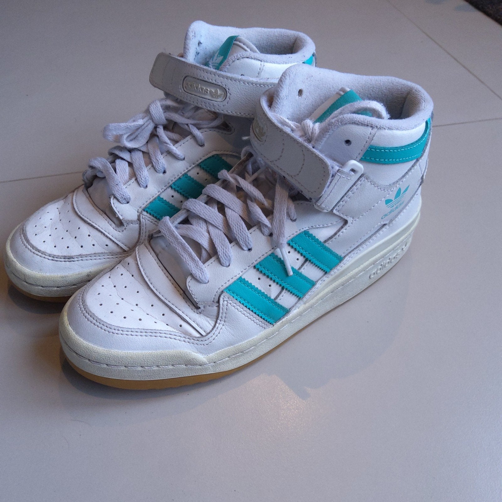 Adidas Forum Mid sneakers wit met turquoise strepen, Adidas, Wit, Ophalen of Verzenden, Sneakers of Gympen