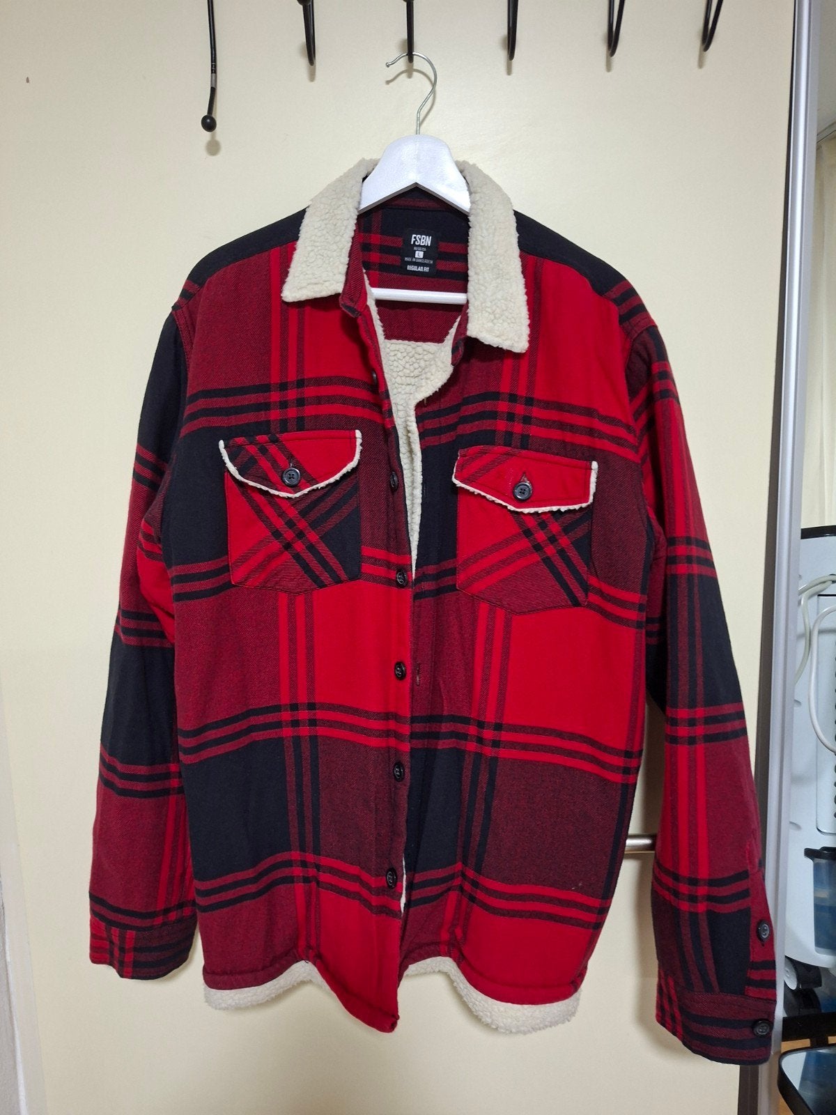 Heren winterjas - Geruit rood/zwart met teddy voering, Ophalen, Maat 52/54 (L), Zo goed als nieuw, FSBN