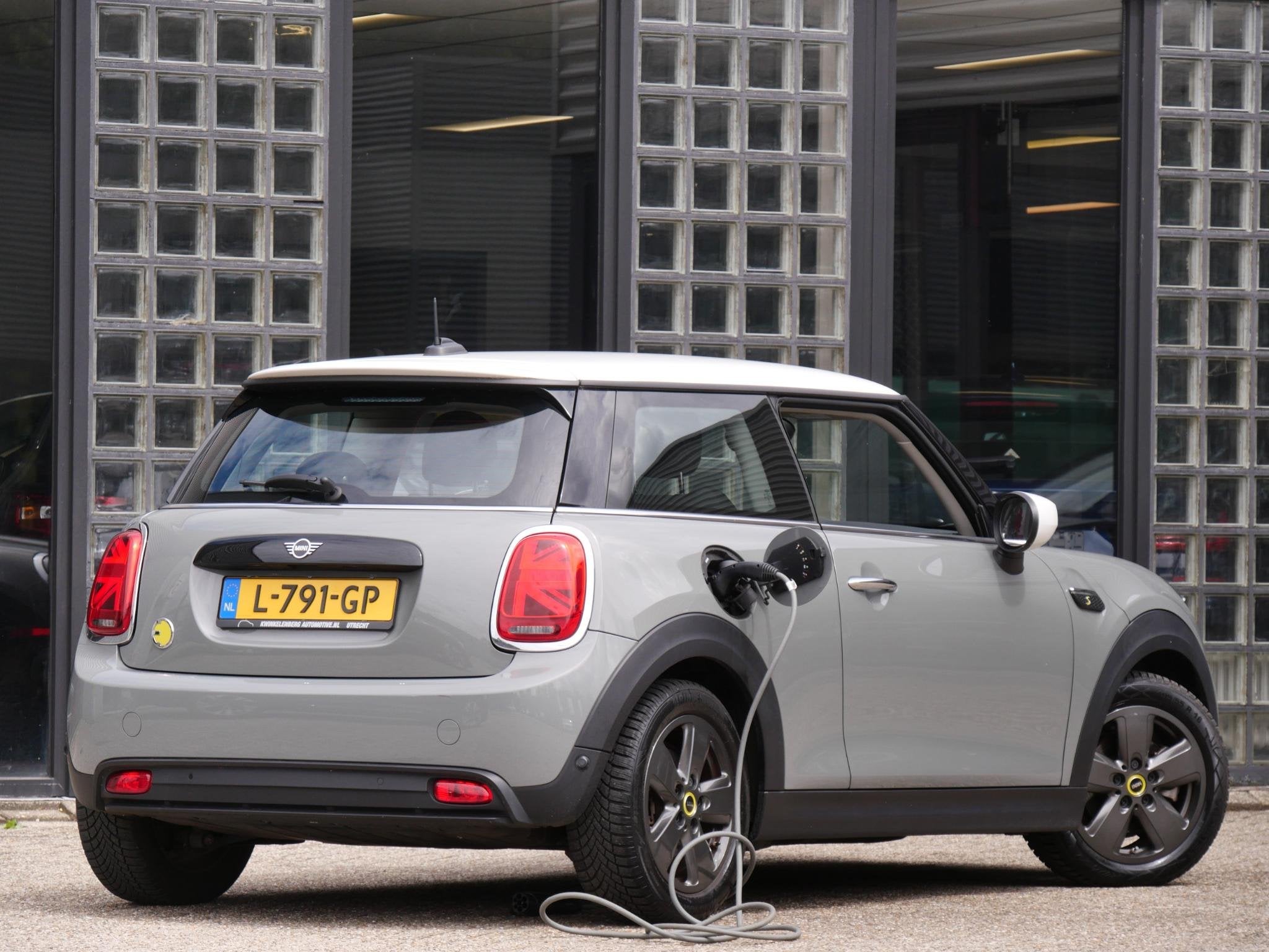 MINI Electric 33 kWh/ NIEUW MODEL/ MOONWALK GREY/ SOH 94%, Auto's, Mini, Stof, 33 kWh, 4 stoelen, Mini Electric