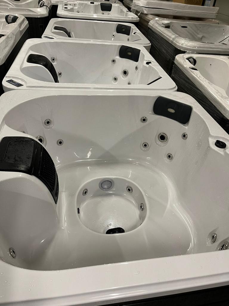 Nieuwe Luxe  4 pers. Spa Jazz incl. Plaatsing & Garantie, Tuin en Terras, Bubbelbaden en Hottubs, Ophalen, Zo goed als nieuw, Filter