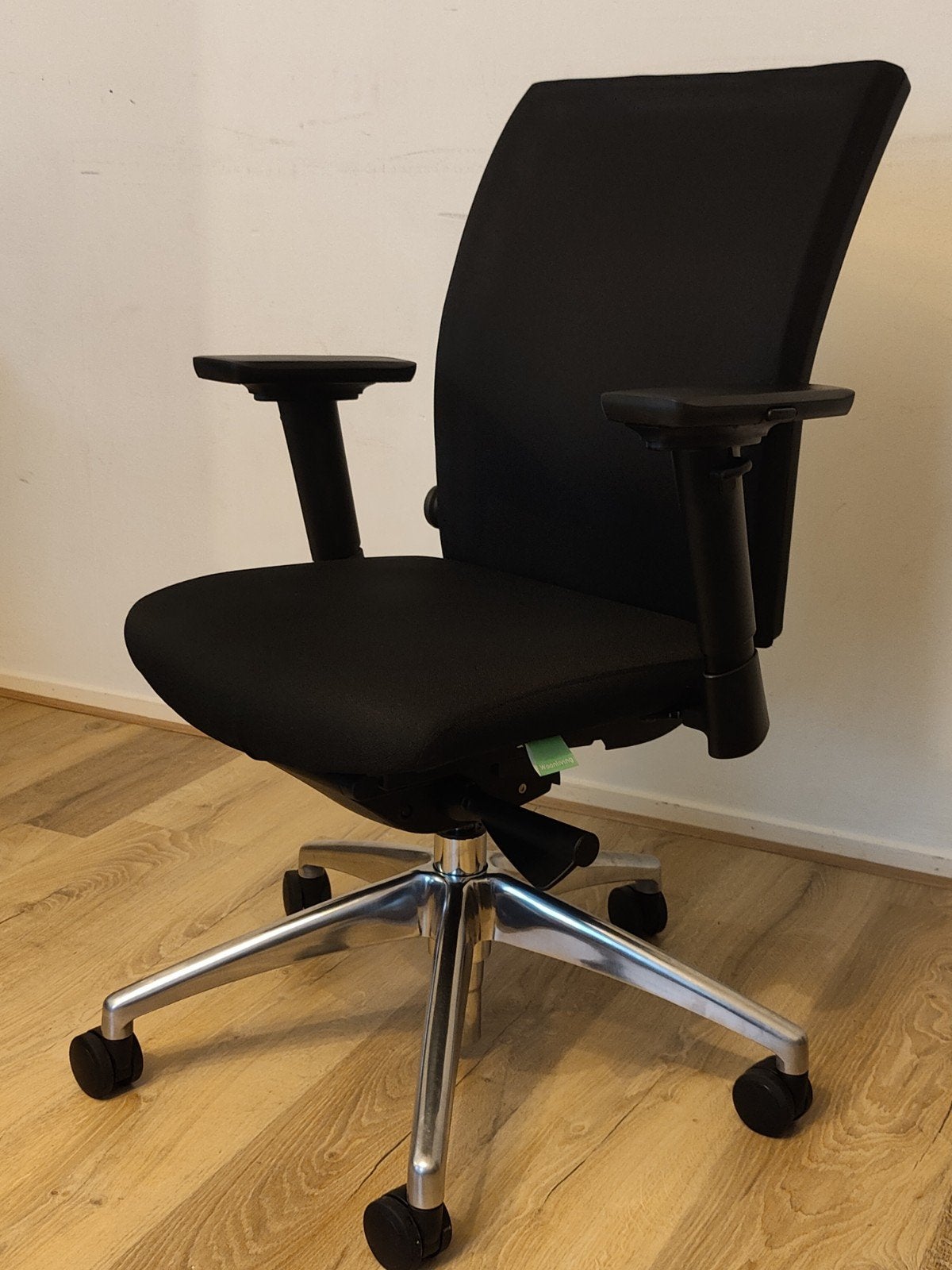 Ergonomische Bureaustoel Woonliving Zuidas – In Uitstekende, Ophalen, Ergonomisch, Zo goed als nieuw, Zwart