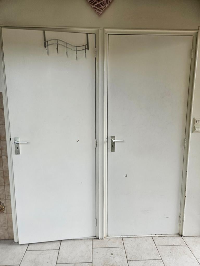 Diverse deuren, wit en donkergrijs, gebruikt, Doe-het-zelf en Verbouw, Deuren en Horren, Ophalen, Gebruikt, 80 tot 100 cm, Binnendeur
