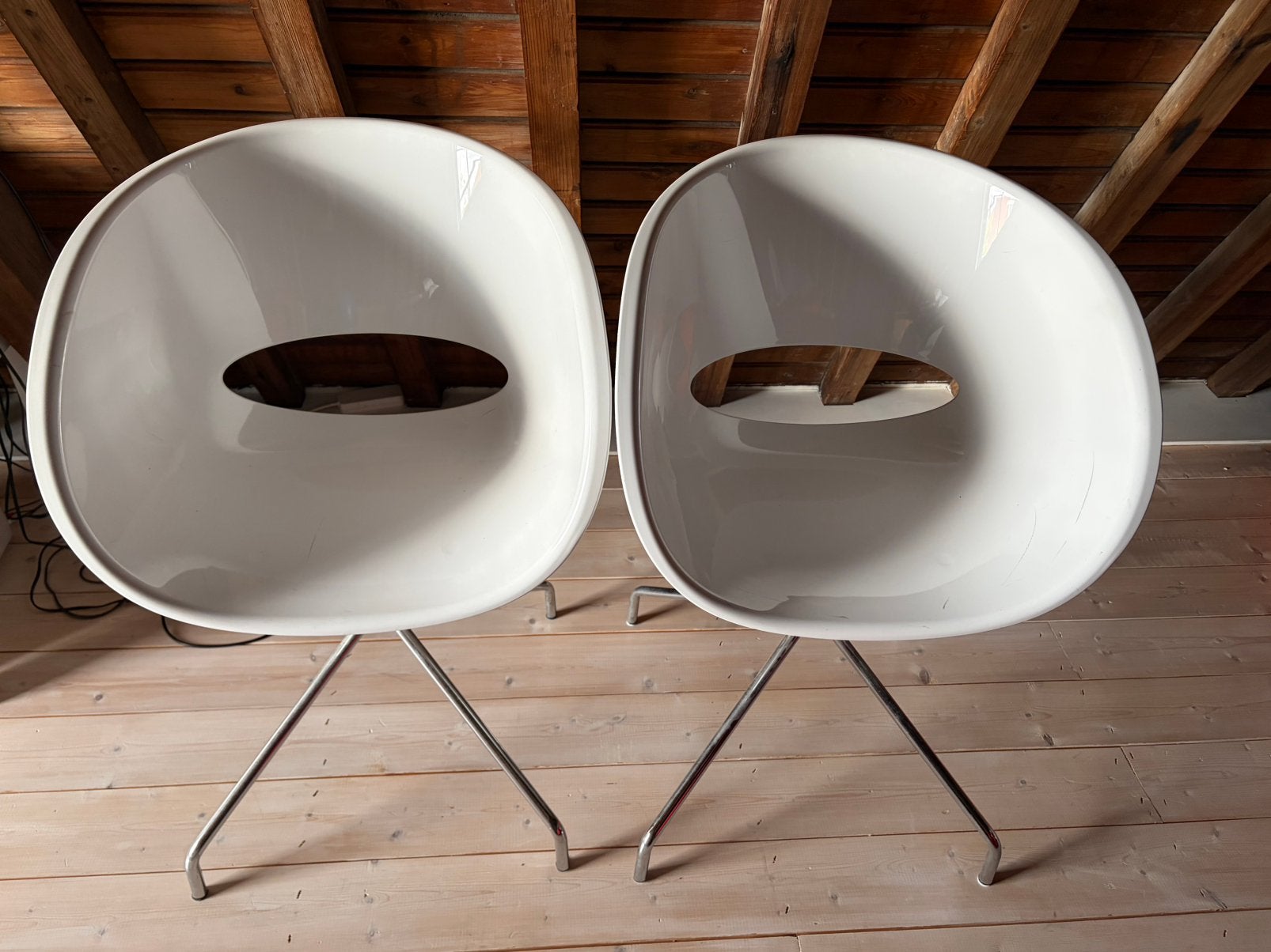 2 kuipstoelen, prijs voor beide stoelen samen, Huis en Inrichting, Ophalen, Zo goed als nieuw, Wit