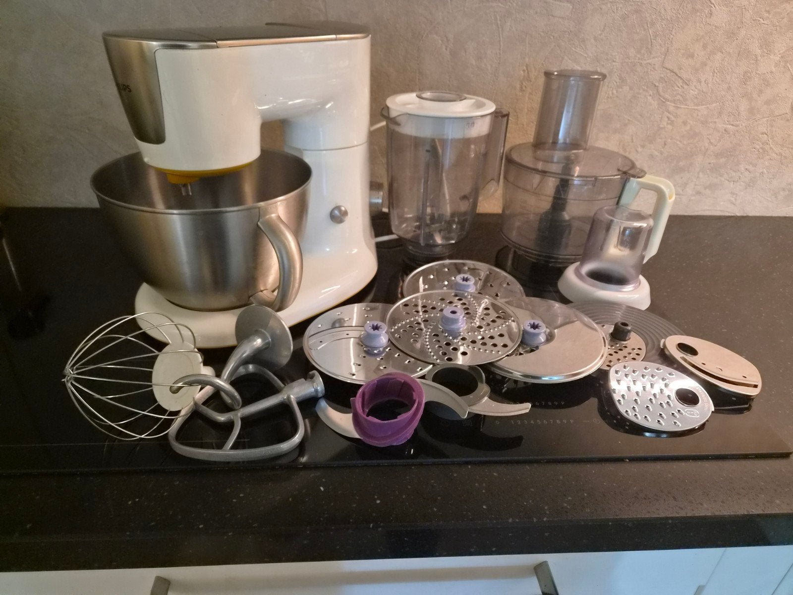 Philips Keukenmachine met Blender en diverse accessoires, 2 tot 3 liter, Ophalen of Verzenden, Gebruikt, 3 snelheden of meer