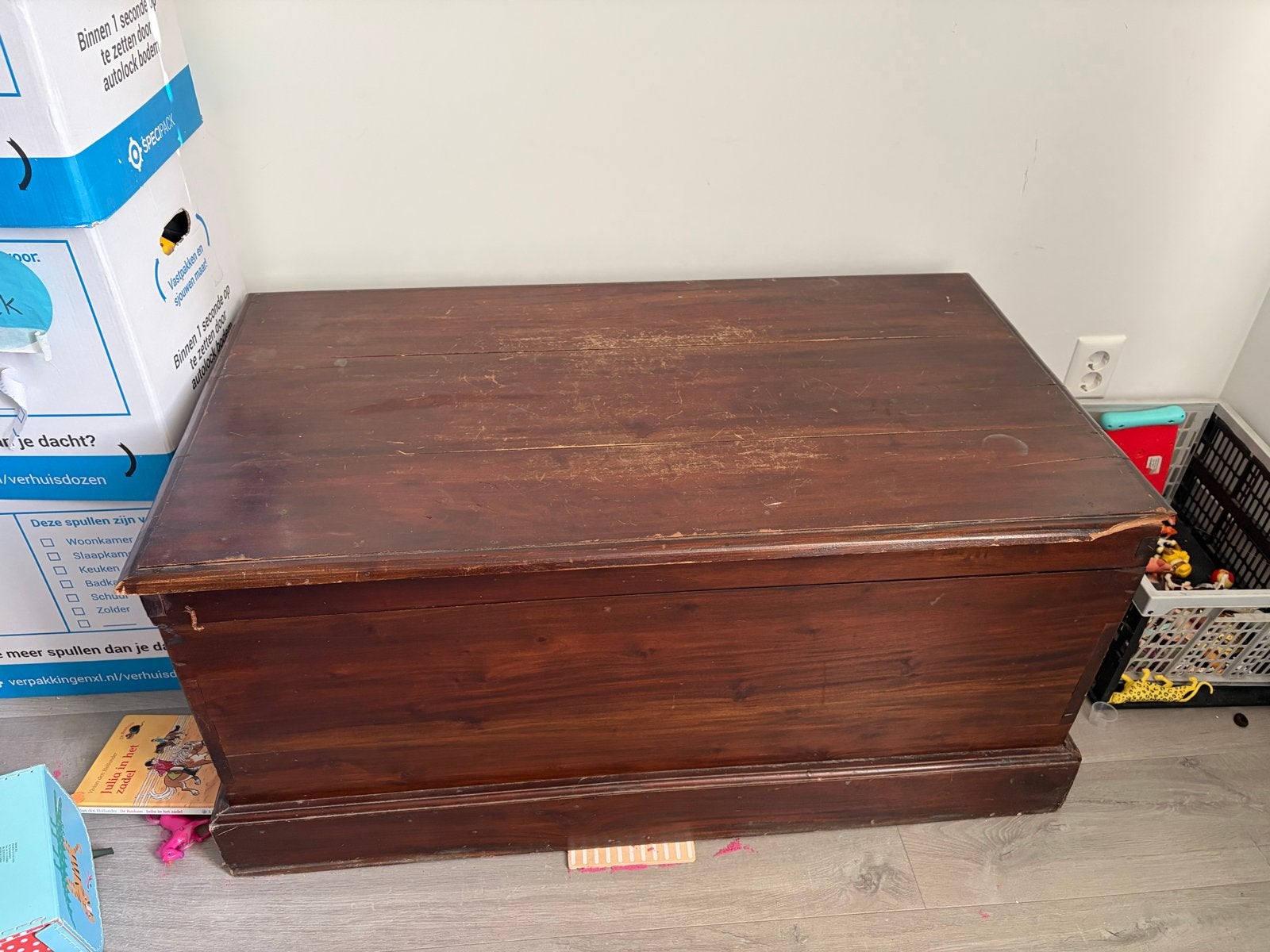 Antieke houten kist / dekenkist, Ophalen