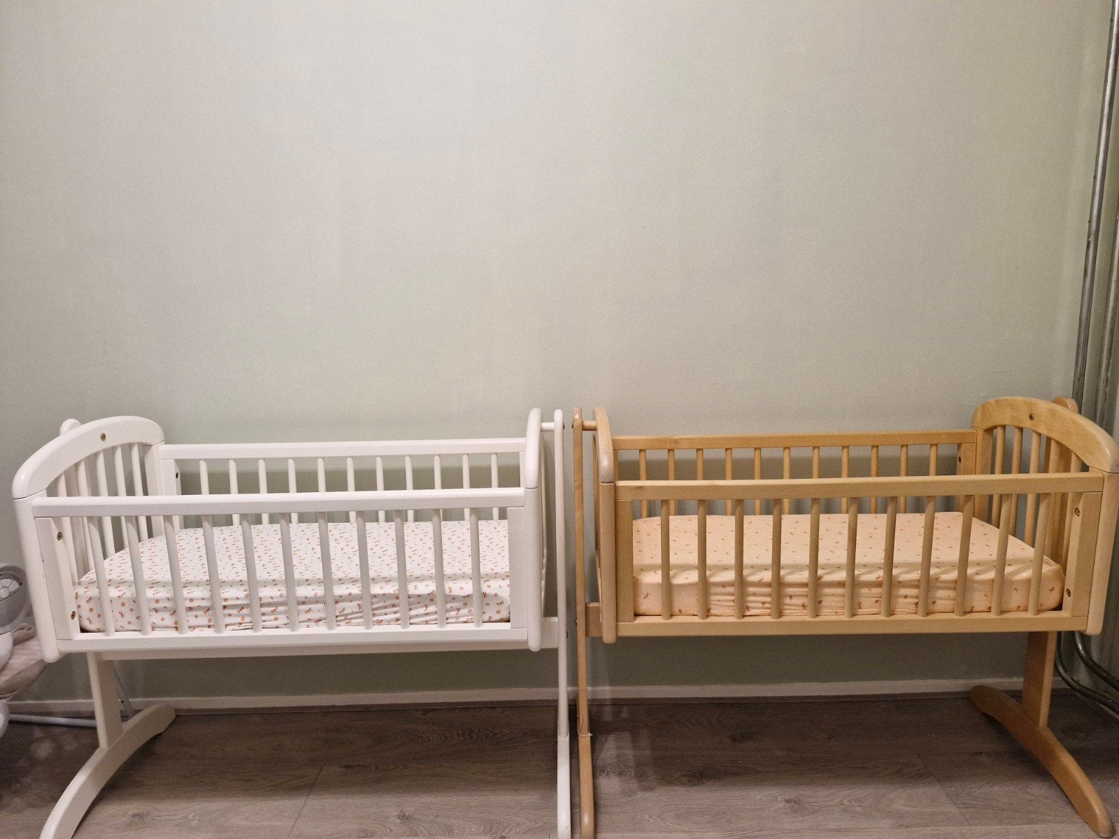 2 Mooie Babywiegjes / Schommelwiegjes matras, hoeslaken €20, Ophalen of Verzenden, Zo goed als nieuw, Wieg