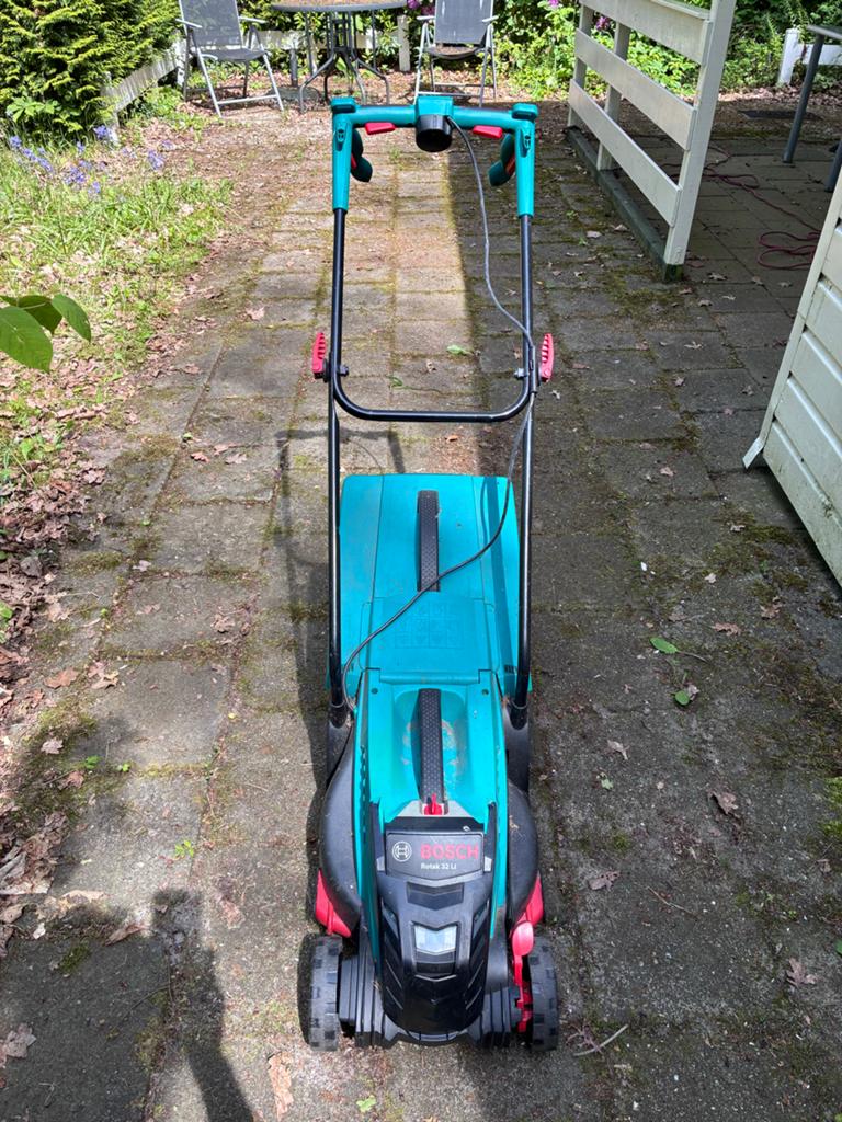 Bosch Rotak 32 LI Accu Grasmaaier, Tuin en Terras, Grasmaaiers, Ophalen, Cirkelmaaier, Gebruikt, Accu-grasmaaier