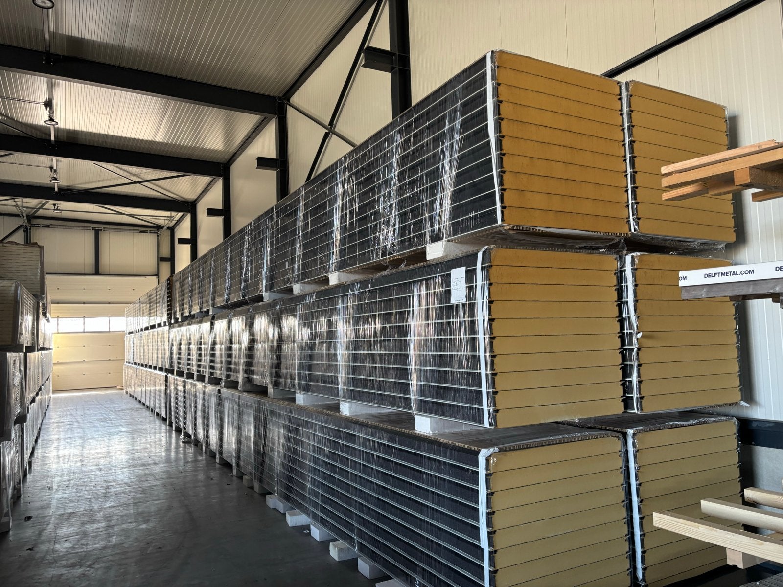 Grote Partij Sandwichwandpanelen 2e Keus - 290 stuks, Ophalen, Zo goed als nieuw, Hardschuim (Pir), 15 m² of meer