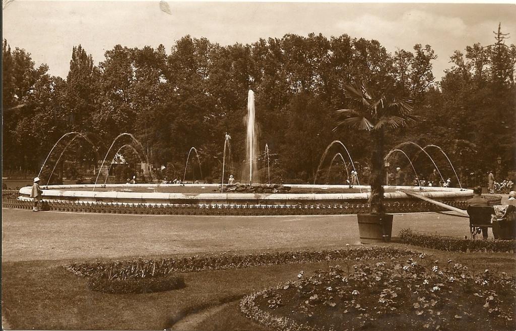 Hongarije 1929 Budapest ,fontein, fotokaart, Verzamelen, Ansichtkaarten | Buitenland, Verzenden, 1920 tot 1940, Gelopen, Overig Europa
