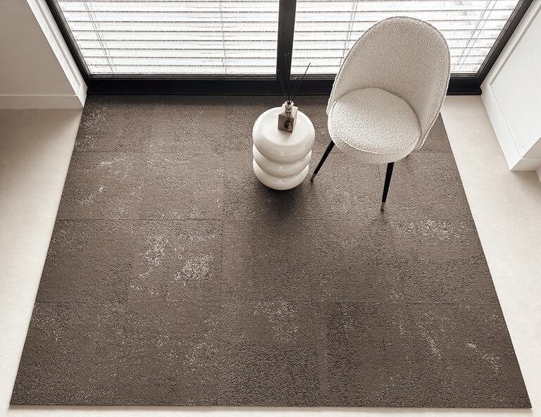 Mooie dikke bruine tapijttegels met extra isolatie, Bruin, 75 m² of meer, Nieuw, Ophalen of Verzenden