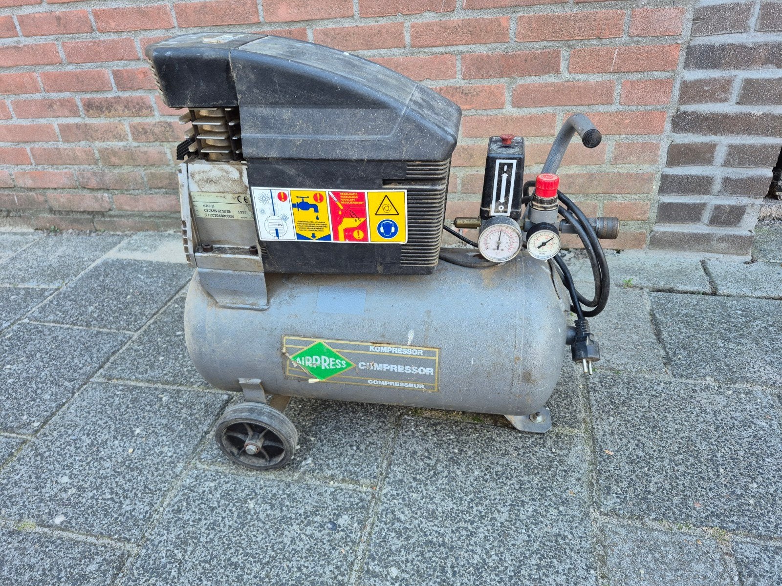 Airpress compressor goedwerkende., 100 liter of meer, Ophalen, Gebruikt
