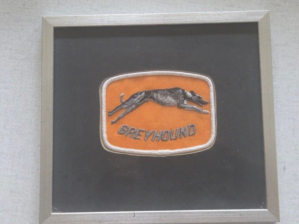 Vintage Greyhound patch in lijst - Kunsthandel Soetek b.v.