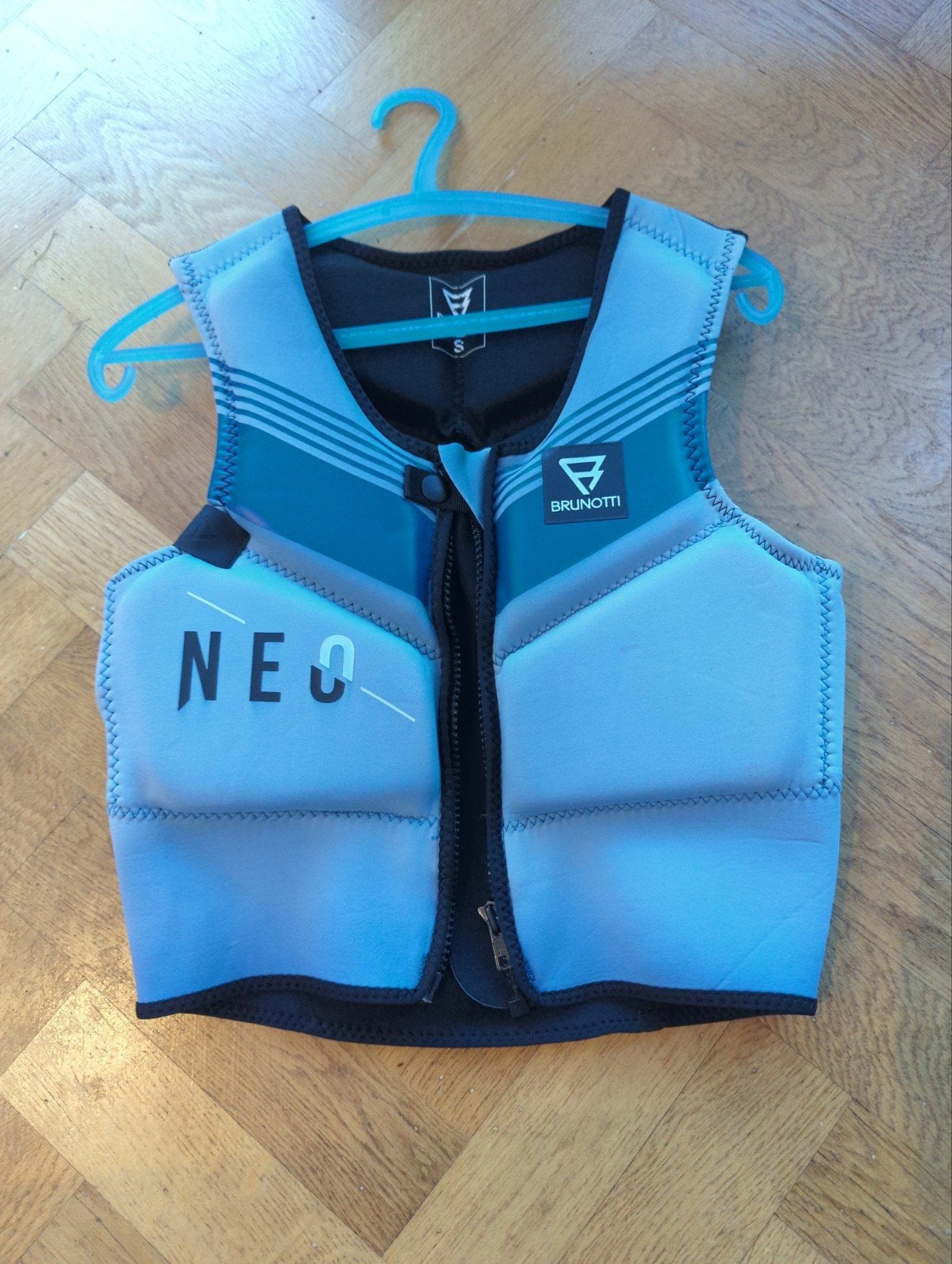 Brunotti Neo Impact Vest - Maat S, Watersport en Boten, Kitesurfen, Ophalen of Verzenden, Zo goed als nieuw