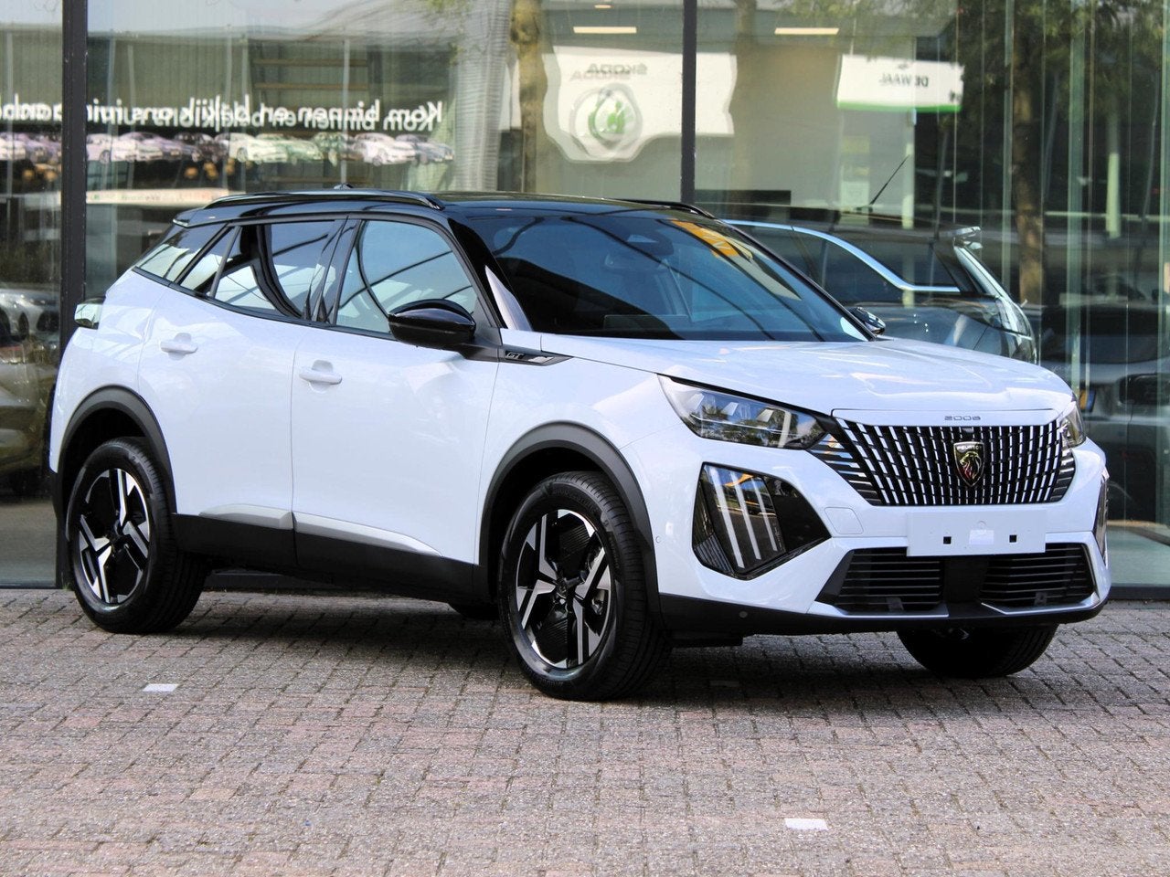 Peugeot 2008 1.2 Hybrid 145 GT VOORRAAD KORTING (bj 2026), Automaat, Gebruikt, 1199 cc, Bedrijf