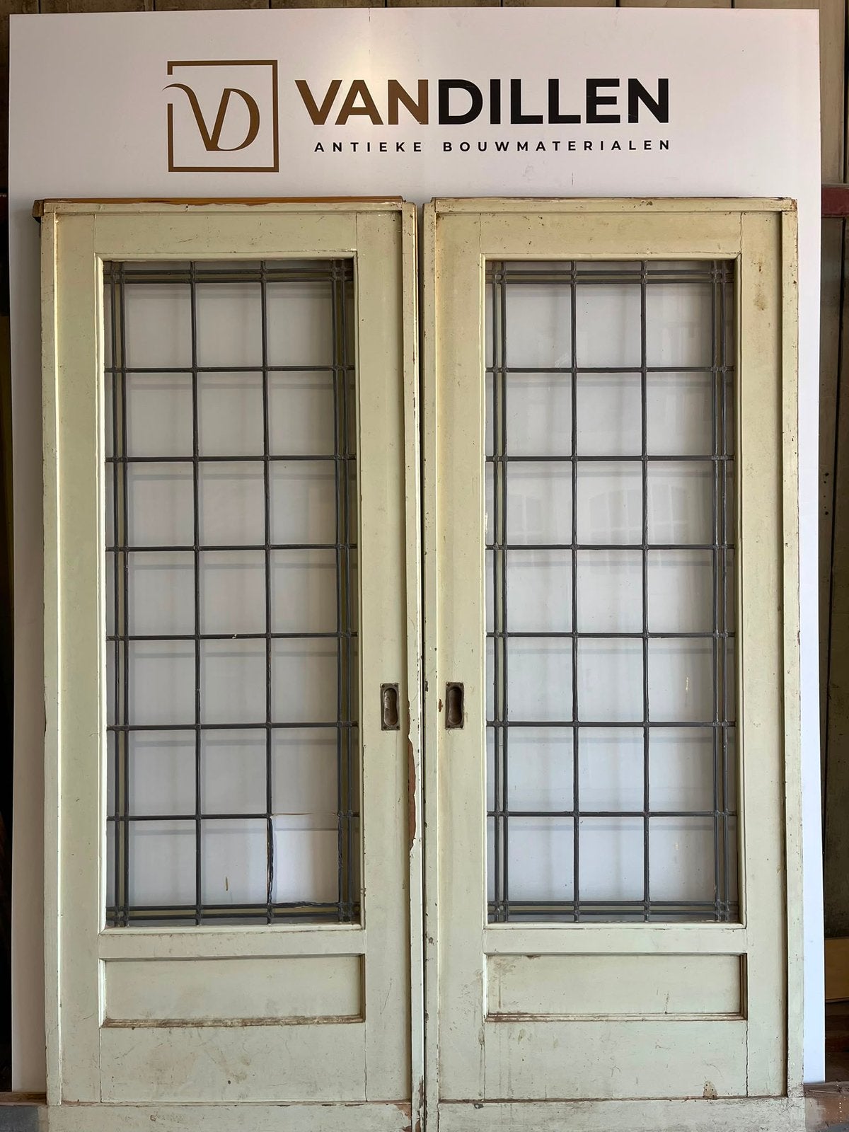 Antieke ensuite schuifdeuren met glas in lood kleur rand